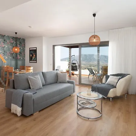 Magnificent Casa Cerro Colorado Apartment